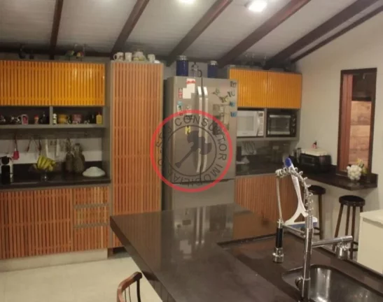 Imagem Casa em residencial, com 3 dormitorios sendo 2 suites, sala de estar, sala de jantar, cozinha e area gourmet e lavanderia.