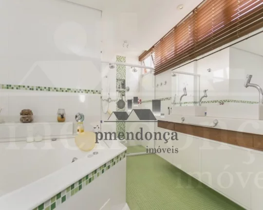 Imagem Magnifico apartamento, totalmente reformado a 2 anos, proprietário transformou apto. em 01 dormitó...
