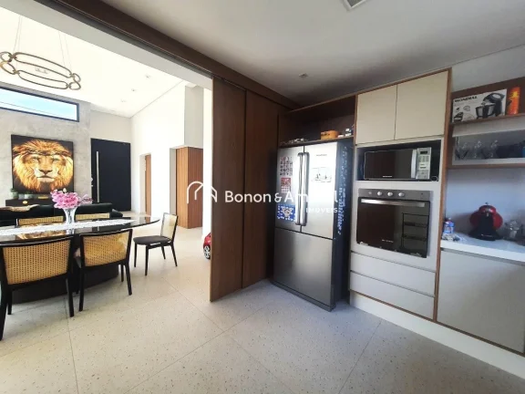 Imagem Casa Térrea à Venda com 3 Suítes - Condomínio Terras do Cancioneiro, Paulínia/SP - 242 m²

Exc...