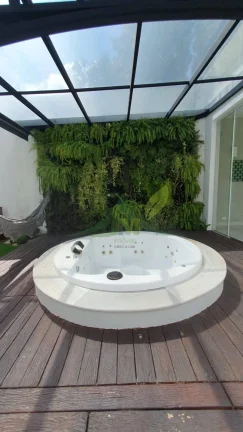 Imagem Mansão de Luxo no Condomínio Flamboyant: Exclusividade e Sofisticação em At