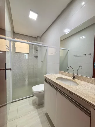 Imagem Apartamento à venda em Vitória da Conquista-BA, bairro Candeias: 2 quartos, 1 suíte, 2 salas, 2 banheiros, vaga de garagem!