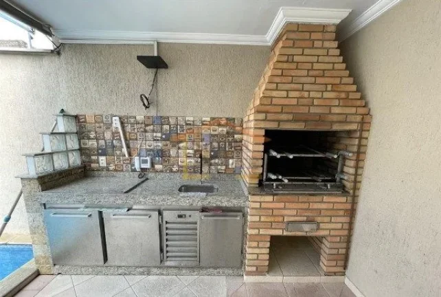 Imagem Sobrado alto padrão. 
1º andar: sala de estar, jantar, lavabo, cozinha com despensa, lavanderia co...