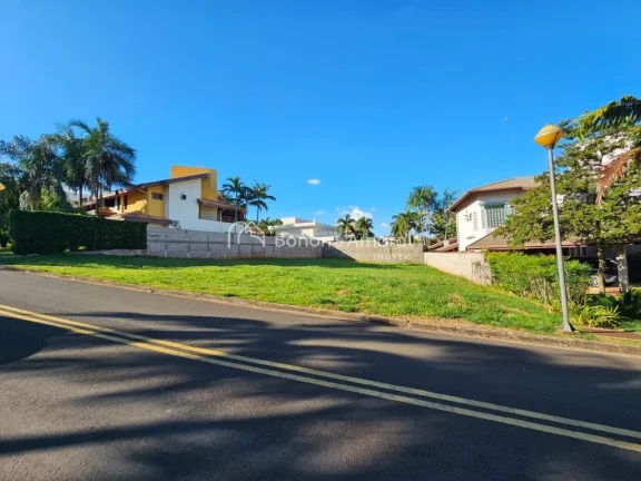 Imagem Oportunidade de negócio!
Terreno de 900 m², sol da manhã, bem localizado no meio da quadra em con...