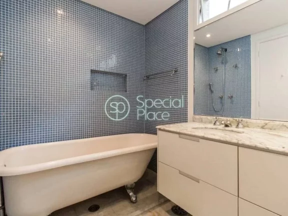 Imagem Apartamento bem amplo com muita luz natural, 220 metros, amplo living com lareira , jardim suspenso,...