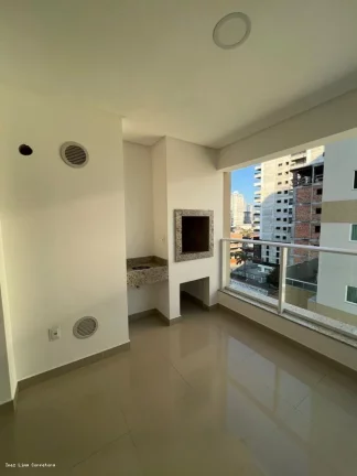 Imagem Alto Padrão para Venda em Itapema, meia praia, 3 dormitórios, 1 suíte, 2 banheiros, 2 vagas