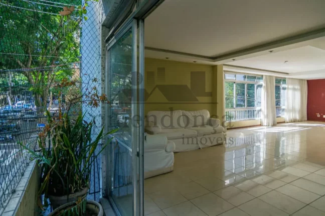 Imagem Apartamento no Jardim Paulista com 175m², 3 quartos (1 suíte) e 1 vaga.
