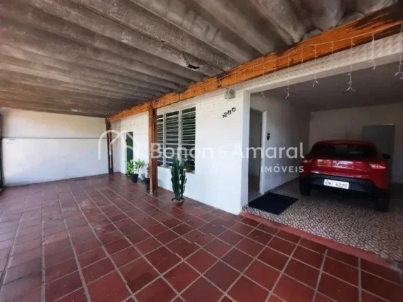 Imagem Casa térrea com edícula e muito espaço! A casa principal possui 3 quartos, sendo 1 suíte, além ...
