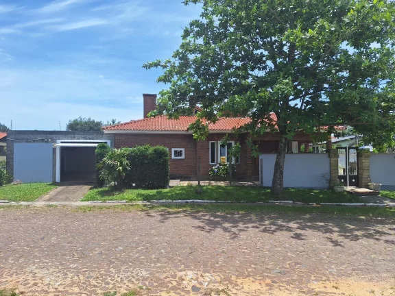 Imagem Casa à venda em Torres, Centenário, com 3 quartos, 126,05m²