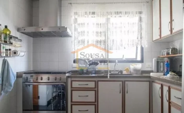 Imagem Apartamento à venda, 220 m², dispõe de 4 dormitórios, sendo com 4 suítes, 5 banheiros. Conta co...