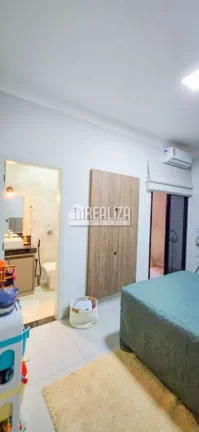 Imagem Casa com 3 suítes no Condomínio Estância dos Ipês em Uberaba