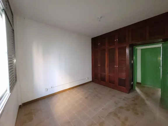 Imagem ASTÚRIAS - LOCALIZAÇÃO PRIVILEGIADA, UMA QUADRA DA PRAIA, AMPLO APARTAMENTO COM 100 M² ÚTEIS, GARAGEM DEMARCADA NO PRÉDIO, SERVIÇO DE PRAIA.