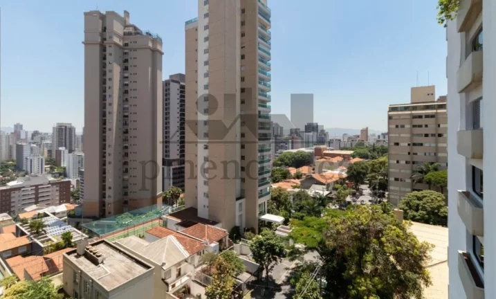 Imagem Apartamento na Rua Monte Alegre com 220m² para ser reformado, 3 suítes e 2 vagas.