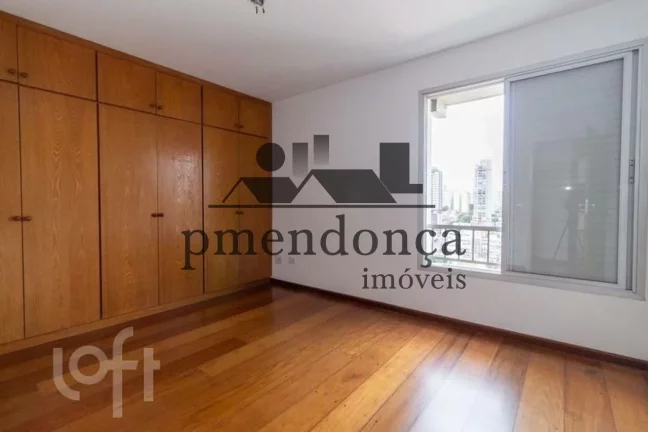 Imagem Lindo apartamento no último andar, com uma bela vista, planta espaçosa e muita luminosidade natura...