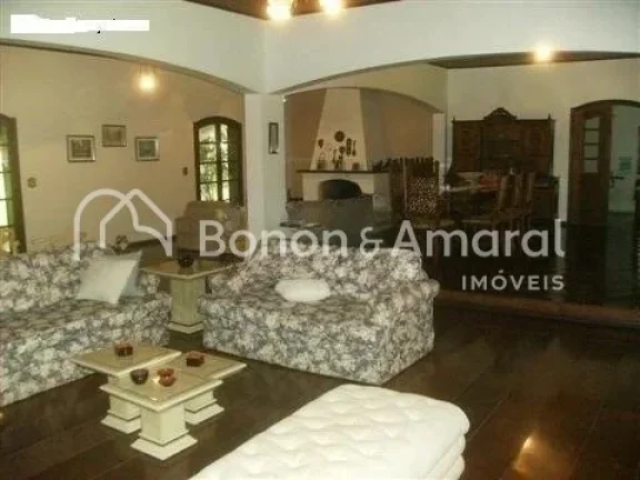 Imagem Excelente imóvel, alto padrão, com sólida construção, executada com materiais de primeira linha...