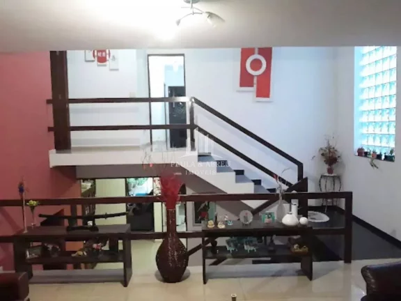 Imagem Sobrado de Alto Padrão, 3 Dormitórios com Sacadas, sendo 1 Suíte com Closet, Piscina Aquecida (5 X 9mts) na Vila Bocaina, Mauá-SP