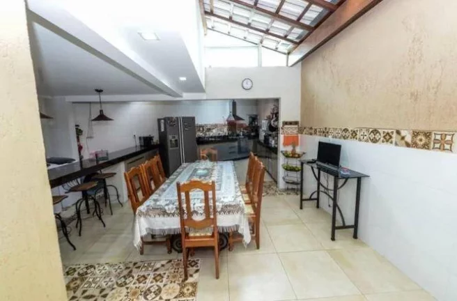 Imagem Casa 04 Quartos, sendo 3 suítes - Santa Amélia