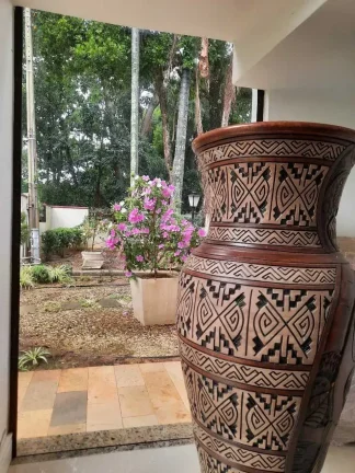 Imagem Casa de alto padrão mobiliada com 3 dormitórios sendo 1 suíte e 5 vagas de garagem em Penha