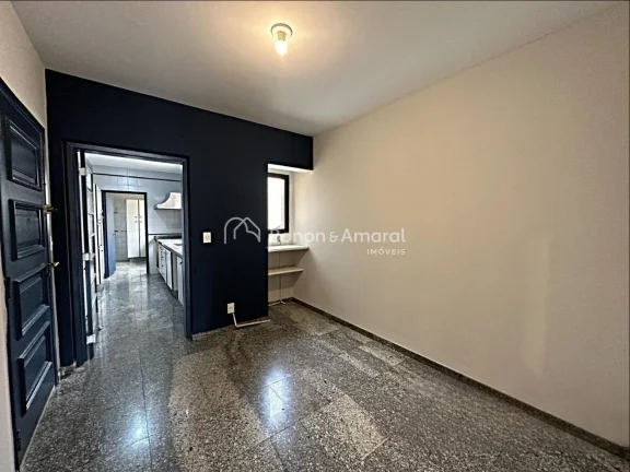 Imagem Viva com conforto e elegância neste amplo apartamento de 289m², ocupando andar inteiro, em uma das...