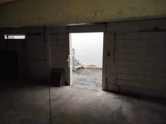 Imagem Com um amplo espaço interno, barracão oferece inúmeras possibilidades de layout e adaptação, permitindo a personalização de acordo c/ as necessidades