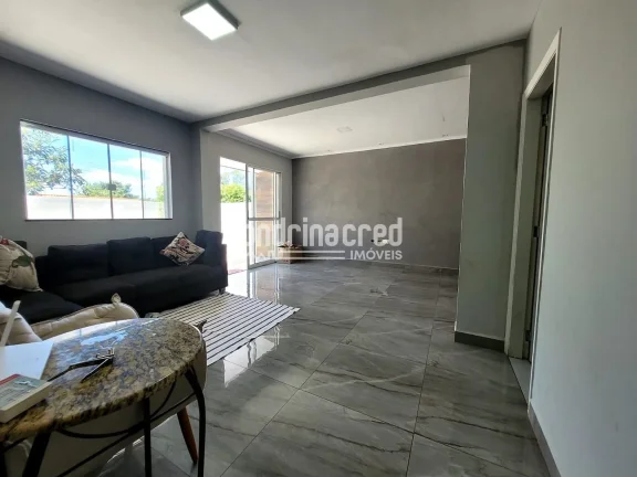 Imagem Casa no Jardim São Vicente Palotti com 3 dormitórios (1 suíte), sala ampla, cozinha, 2 banheiros, 3 vagas de garagem e 165m² construídos em terreno de 250m²