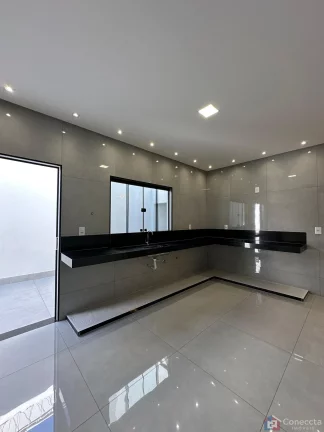 Imagem Casa à Venda no Afonso Queiroz em Patos de Minas – 3 Quartos, Suíte, Churrasqueira e Segurança