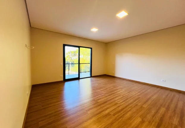 Imagem Refúgio Contemporâneo na Vila Siomara: Design, Terreno Plano e o Silêncio das Araucárias