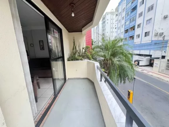 Imagem Apartamento diferenciado com 2 dormitórios sendo 1 suíte e 1 vaga de garagem a 350m da Praia Central
