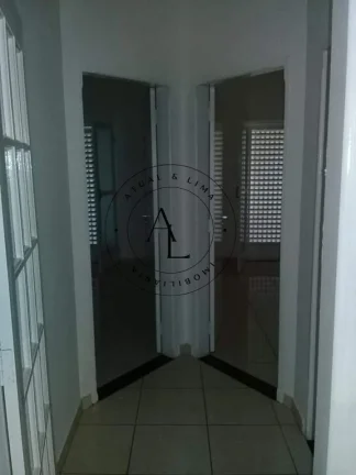 Imagem Casa Aconchegante com 3 Quartos (1 Suíte), Quintal e Jardim na Frente!