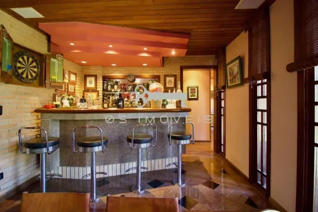 Imagem Casa alto padrão à venda na Aldeia da Serra com 7 suítes e espaço gourmet