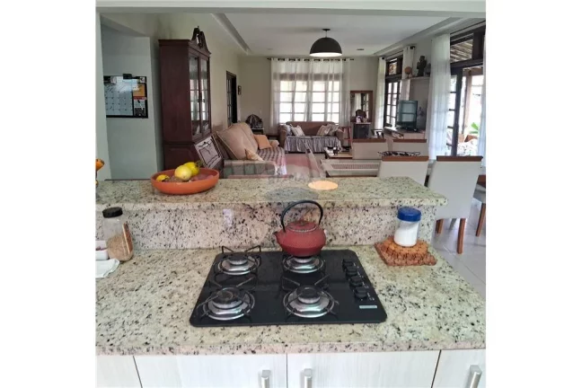 Imagem Casa com três dormitórios com banheiro no Condado .