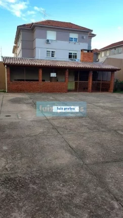 Imagem Imóvel localizado próximo ao Barra Shopping Sul, ensolarado, com lindo jardim com árvores