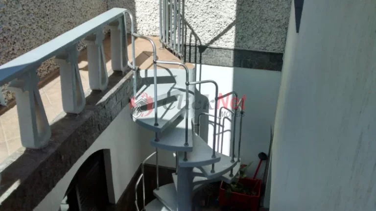 Imagem Sobrado reformado recentemente à venda no bairro Santa Terezinha, São Bernardo do Campo com 3 dormitórios, sendo 2 suíte, 3 vagas, 174m²