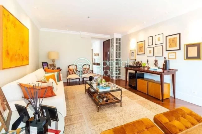 Imagem Apartamento com 180m² em Moema Pássaros. Living integrado à varanda envidraçada, sala de almoço...