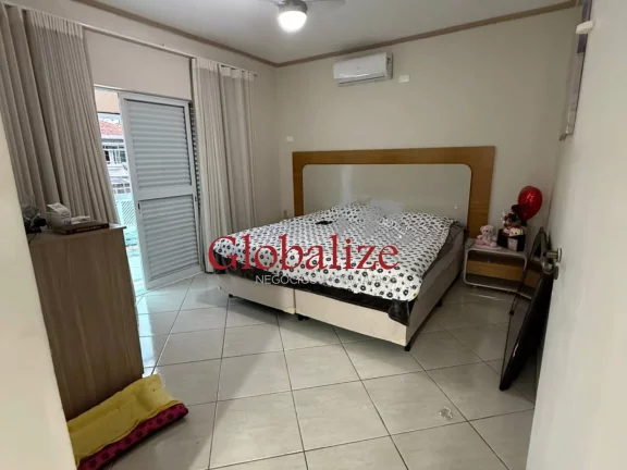 Imagem Casa triplex com 5 dormitórios no Campo Grande em Santos po R$ 2.140.000,00