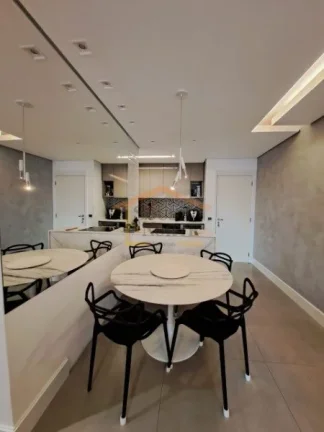 Imagem Apartamento reformado por arquiteto com 57m², sendo, 2 dormitórios, 1 banheiro, sala com varanda i...