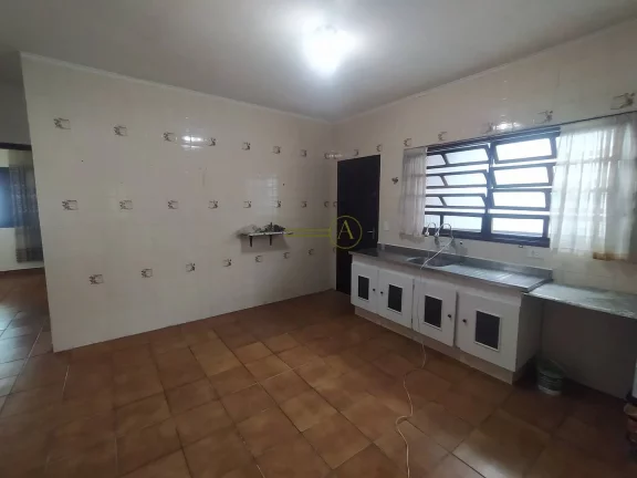 Imagem Casa térrea, 3 dorms, muito bem localizada à venda em Peruíbe