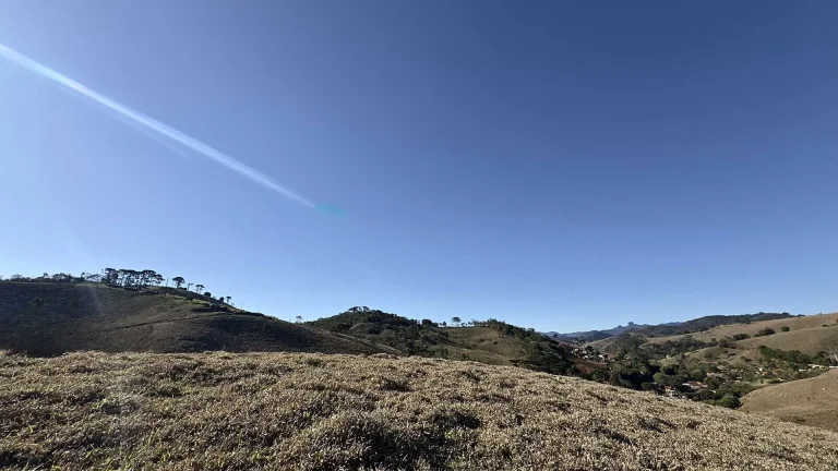 Imagem Domínio de Vista e Eficiência em Santo Antônio do Pinhal: 72.000 m² com Vista para a Pedra do Baú