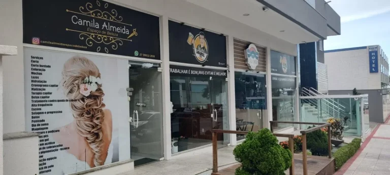 Imagem Lojao, na Quadra do Mar da Praia de Itaparica, com aproximadamente 50 M2, Pé Direito Duplo com 7 m de altura.