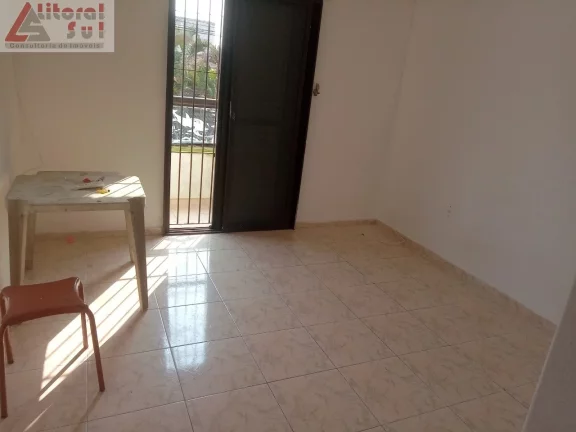 Imagem Casa à venda em Praia Grande-SP, bairro Maracanã: 2 quartos, 1 suíte, sala, 2 banheiros, 1 vaga e 75m² de área. Imperdível!