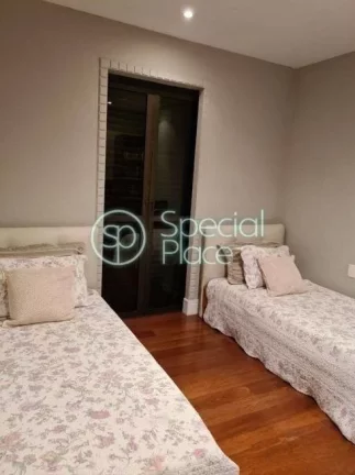 Imagem Ótimo apartamento em Higienópolis com 312m² de área privativa, 4 suítes e 4 vagas na garagem. E...