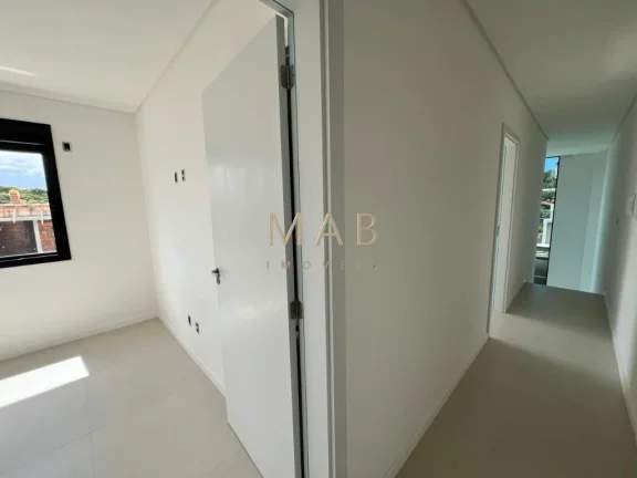 Imagem Imperdível casa à venda em Florianópolis-SC, no bairro Ingleses do Rio Vermelho, com 3 quartos, 3 suítes e 150m² de área.