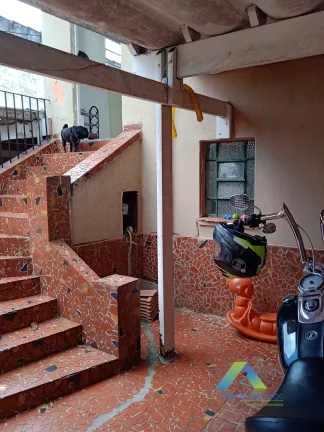 Imagem CASA COM 2 DORMITÓRIOS, COM CASAS NO FUNDO NO METRO PRAÇA DA ARVORE !!