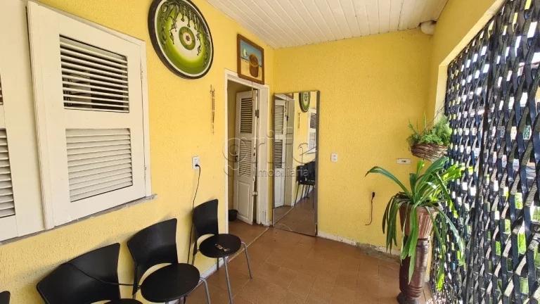 Imagem Com terreno de 60m² no centro de Fortaleza, entre as Ruas Major Facundo e Rua Floriano Peixoto, atr...