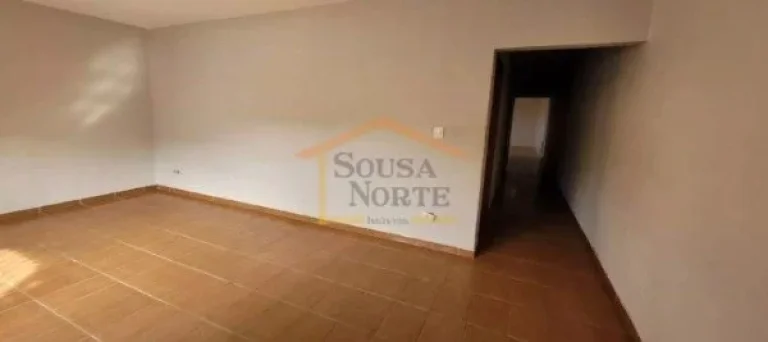 Imagem Casa térrea com 125 m². Dispõe de 2 dormitórios, sala, cozinha, banheiro, lavanderia, quintal. I...