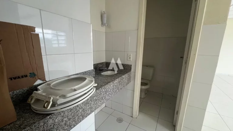 Imagem Sala Comercial para Locação com 1 Vaga e Segurança na Vila Mathias em Santos/SP