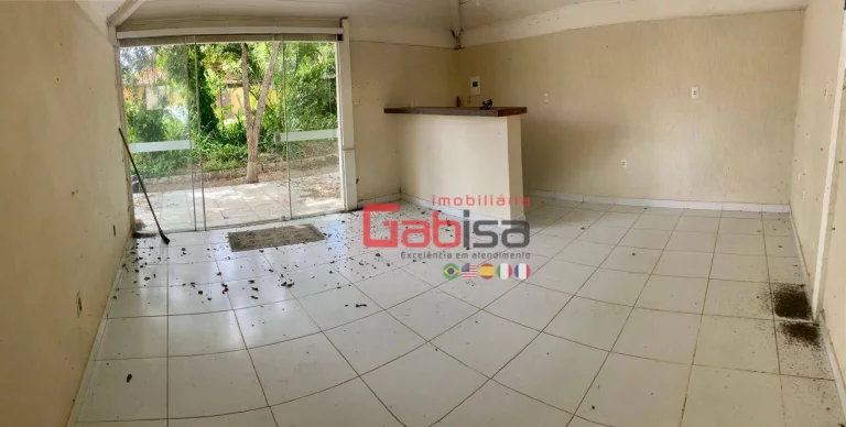 Imagem Espaço Versátil à Venda: Imóvel de 4125 m² com Estrutura de Escola e Quadra na Ferradura