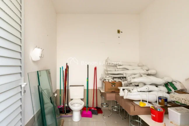 Imagem Apresentamos um galpão comercial com infraestrutura completa, ideal para empresas que buscam um esp...