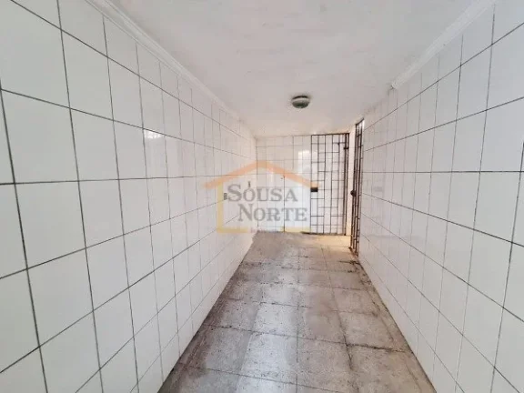 Imagem Casa térrea, 131m², 3 dormitórios, sala de TV, banheiro, lavanderia, armários nos dormitórios e...