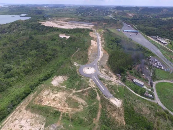 512.062,61m2 Localizada no KM 21 da BR 324, a área fica antes da Praça do Pedágio em Simões Filho, para quem vai de Salvador - Feira: por R$ 120,00/m2