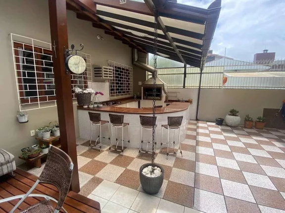 Imagem Venda, 176m2, Casa Principal Com 2 Suítes, Espaço Gourmet e Piscina, Sistema de Energia Solar, Trindade - Florianópolis/SC